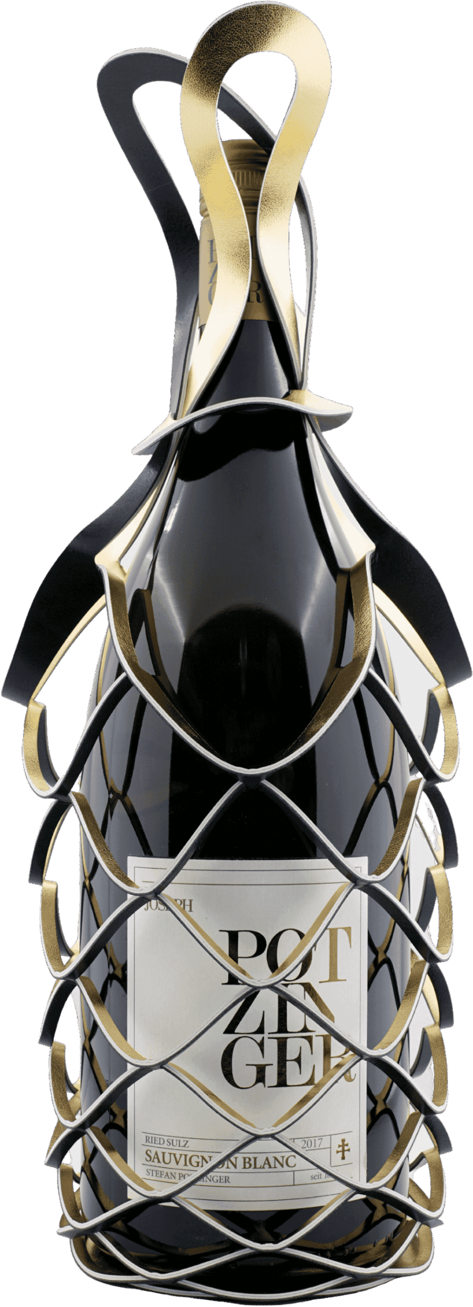 Eine Flasche Potager Sauvignon Blanc Wein in einer Vinstrip Flaschentasche 1,5L Magnum von YUMA-Design, mit einem verschnörkelten Metallgitterhalter in Gold und Schwarz und einem dekorativen bandähnlichen Griff an der Oberseite.