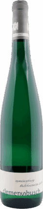 Eine grüne Weinflasche mit einem grauen Verschluss und einem Etikett mit der Aufschrift "Clemens Busch | 2018 Riesling Marienburg GL Felsterrasse".