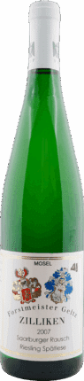 Eine grüne Weinflasche mit weißem Etikett trägt die Aufschrift "Forstmeister Zilliken | 2007 Riesling Rausch Spätlese" und zeigt zwei bunte Wappen.