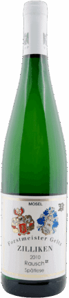 Eine Weinflasche aus grünem Glas mit der Aufschrift "Forstmeister Geltz Zilliken | 2010 Riesling Rausch Spätlese", mit dekorativen roten und blauen Wappen und goldenem Text auf weißem Hintergrund.