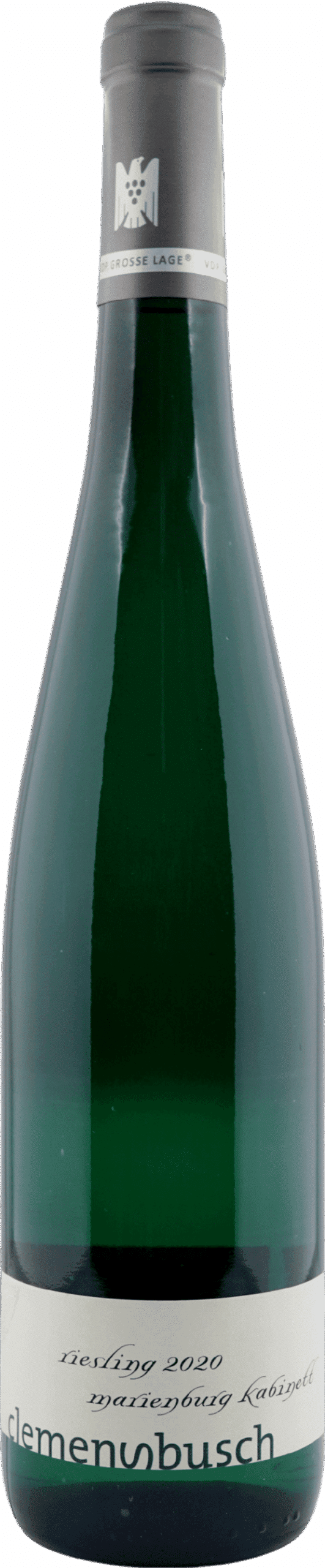 Eine grüne Weinflasche mit grauem Verschluss trägt ein weißes Etikett mit der Aufschrift "Clemens Busch | 2020 Riesling Marienburg Kabinett" in schlichter schwarzer und grüner Schrift.