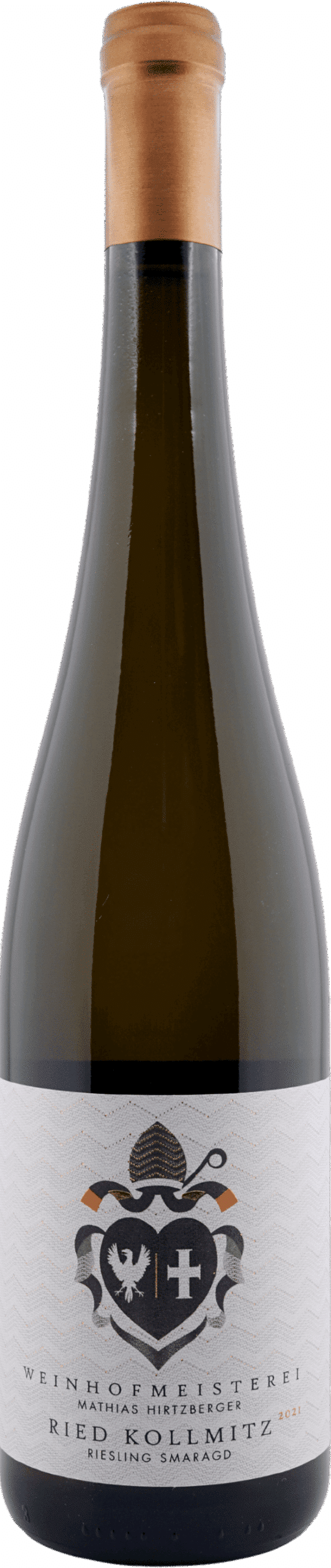 Eine Flasche Weinhofmeisterei Mathias Hirtzberger Riesling Smaragd Ried Kollmitz Wachau 2021 mit einem Kupferfolienverschluss und einem weißen Etikett mit schwarz-goldenem Wappen, Text und Jahrgang auf der Vorderseite.