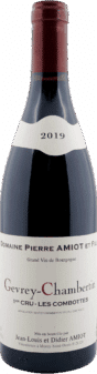 Eine Flasche Rotwein Domaine Pierre Amiot | Gevrey-Chambertin 1er Cru Les Combottes 2019 mit einem weißen Etikett mit roter und schwarzer Schrift.