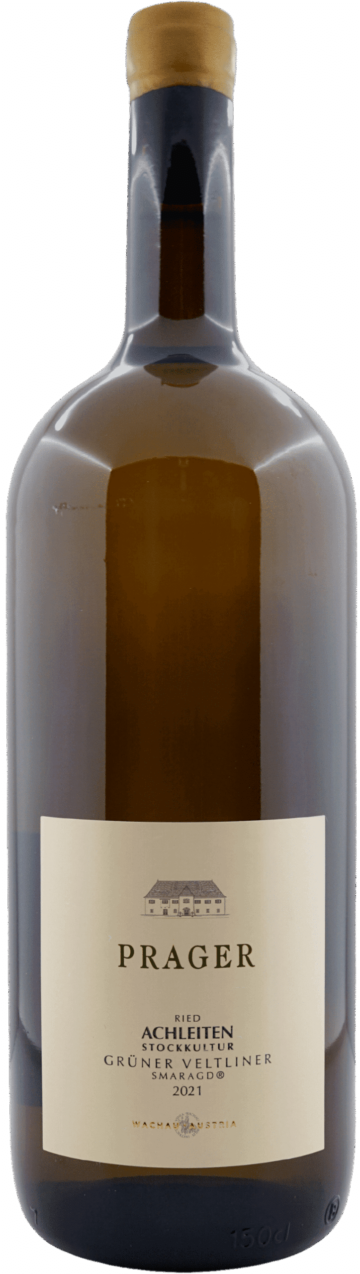 Eine große braune Magnumflasche mit der Aufschrift "Prager | 2021 Grüner Veltliner Ried Achleiten Stockkultur Smaragd (1,5L Magnum)" steht aufrecht mit einem cremefarbenen Etikett und schwarzer Schrift auf weißem Hintergrund.