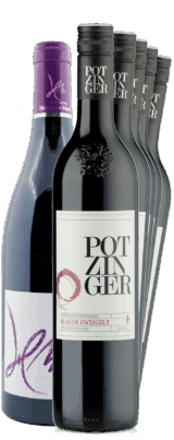 Das Rotwein Selection Paket | 6 Fl. enthält fünf Flaschen mit modernen schwarz-weißen Etiketten mit der Aufschrift "Potzinger Blauer Zweigelt" und eine Flasche mit der Aufschrift "Herzog" mit lila-weißem Design, alle stehend.