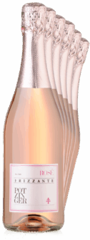 Sechs Flaschen Frizzante Rosé mit blassrosa Folienverschlüssen sind in einer gestaffelten Reihe angeordnet und heben die zartrosa Farbe und die eleganten weißen Etiketten mit rosa Akzenten hervor. Frizzante Rosé Paket | 6 Fl. | GRATIS VERSAND*.