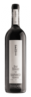 Eine Flasche Ernst Triebaumer | 2022 Ried Mariental Rotwein aus Rust, Österreich, mit einem weißen Etikett mit dem Logo des Weinguts und Angaben zum Wein.