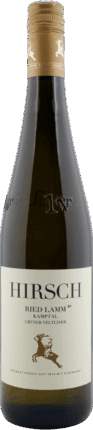 Eine Flasche Hirsch | 2023 Grüner Veltliner Ried Lamm 1ÖTW Kamptal DAC Weißwein mit beigem Verschluss und einem Etikett mit schwarzer Schrift und goldenem Hirsch-Logo.