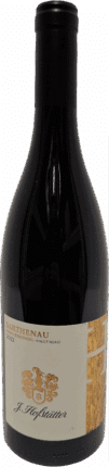 Eine Weinflasche aus dunklem Glas mit der Aufschrift "J.Hofstätter | Barthenau Vigna Herbsthöfl Pinot Nero Südtirol" und einem Etikett in Gold und Creme.